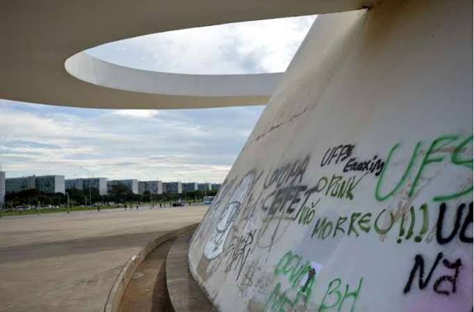 GDF vai multar pichadores de edificações públicas em até R$ 10 mil