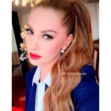 People are freaking out after a 'pad' fell from this singer's dress. Patricia Navidad Sinaloa Photos Facebook