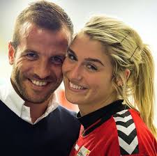 Seit ende februar ist die handballerin estavana polman mit fußballer rafael van der vaart liiert. Estavana Polman Im Gala Interview Wie Wollen Kein Glamour Paar Sein Gala De
