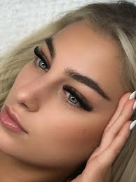 Lash extensions and teeth whitening services available