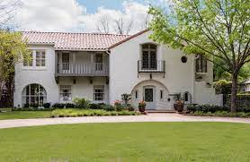 Spanish mission style home in phoenix, arizona. See A Spanish Colonial Revival Dallas Home From 1925 With Stained Glass Windows And Updated Details