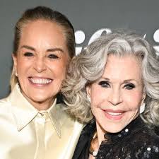 Jennifer Coolidge masters red-carpet-wear in ruffles and tulle