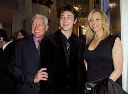 Lisa kudrow's birth name is lisa valerie kudrow. Meet Julian Murray Stern 5 Gripping Facts About Lisa Kudrow S Son
