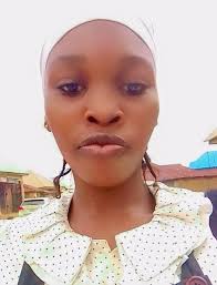 I know she's not your sister don't scroll without sorry 😔😔