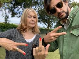 294,392 likes · 656 talking about this. Dia Da Mae E O Premio Da Foto Mais Original Vai Para Bruno Nogueira