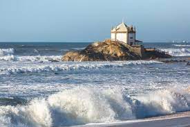 Suche und vergleiche auf über 250 hotelseiten und finde dein ideales hotel. Miramar Strand Praiade Miramar Und Kapelle Senhor Da Pedra Vila Nova De Gaia Portugal Kirche Stockbild Bild Von Ruhig Kustenlinie 84225605