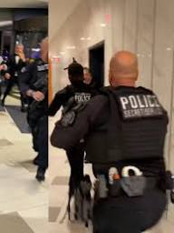 See police enter White House Correspondents' Dinner after bangs