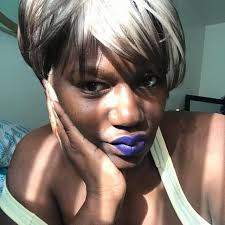 칸예 웨스트와 아내 Bianca Censori가 2025년 그래미에서 희귀한 레드 카펫을 등장했습니다. 이제 시상식에서 쫓겨나서 초대도  받지 않았는지, 레드카펫을 걸어다니기로 선택하고 빨리 떠나는 건지 혼란이 일고 있다. 그는 또한 오늘 일찍 인스타에서 모든