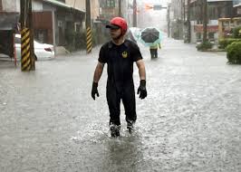 溢淹水深：0~0.3公尺 溢淹水深：0.3~1公尺 溢淹水深：1~3公尺 溢淹水深：3公尺以上 台灣近岸海域風浪危害圖 說明 颱風一號路徑 颱風二號路徑 颱風三號路徑 颱風四號路徑 颱風五號路徑 颱風六號路徑 颱風七號路徑 颱風八號路徑 颱風九號路徑 綜合颱風路徑 Z3a2nwhjpkgp7m