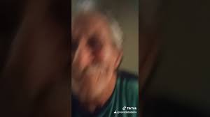 Vô nelson tinha 90 anos e colecionava milhões de seguidores nas redes sociais, com vídeos engraçados ao lado da esposa nair donadelli. Tiktok Do Vovo Pedrao Youtube