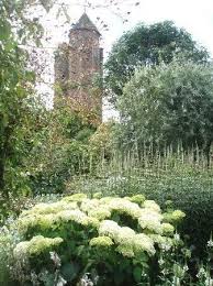 Pin By Gentlemanly Pursuit On Sissinghurst White Gardens Dream Garden Castle Garden