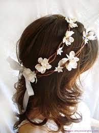 Accessory Trend Floral Head Wreaths Paperblog Floral Head Wreath Head Wreath Wedding Diy Wedding Hair