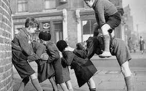 Indirect fuviul nil a contribuit la realizaea capodoperelor arhitecturale fara precedent. Cum Era CopilÄƒria In Comunism De La Soimii Patriei La Jocurile De Pe Maidan Si Contrabanda Cu Piff Si Rahan