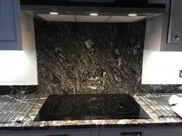 The tiles and cabinets result in a modern space. Worktop Splash Back With White Gloss Kitchen Thedibb