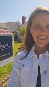 Christine Dicarlo's Instagram, Twitter & Facebook