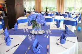 Seeschloss Am Botzsee Hochzeit In Konigsblau Hochzeit In Konigsblau Hochzeit Am See Romantische Hochzeiten