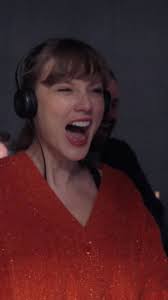 come with me to the @Spotify pop-up event in nyc for #TSTheLifeofaShow...