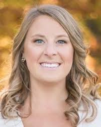 Kelly Bragg's Instagram, Twitter & Facebook