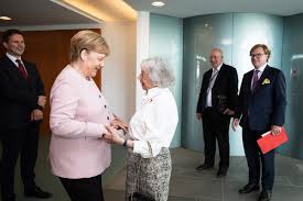 She is an actress, known for toisen miehen ääni (1952), eins zu eins (2009) and. Steffen Seibert On Twitter Margot Friedlander Ist Eine Herausragende Botschafterin Der Menschlichkeit Und Eine Beeindruckende Personlichkeit Mit Einer Bewegenden Geschichte Kanzlerin Merkel Hat Heute Mit Ihr Im Bundeskanzleramt Gesprochen Https