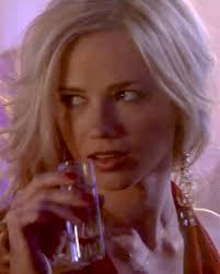 TBT to one of our favorite kaleidoscopic performances in Footlight Parade  (1933). 👙 🎥 This musical number was created and directed by Busby  Berkeley. Old Hollywood style forever. The film starred James