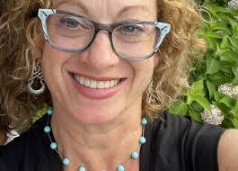 Allison Gomes's Instagram, Twitter & Facebook