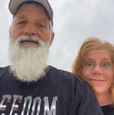 Carrie Ayers's Instagram, Twitter & Facebook