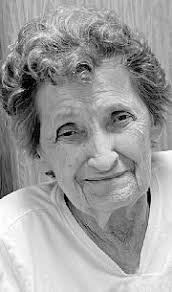 Elizabeth Dack's Instagram, Twitter & Facebook