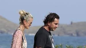 Sébastien farran et laeticia hallyday sont très soudés, leurs enfants aussi. Laeticia Hallyday Et Sebastien Farran En Couple Anthony Delon Fait Une Nouvelle Mise Au Point