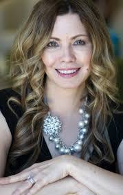 Elizabeth Hausman's Instagram, Twitter & Facebook