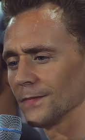 Stunning photos of Tom, without glasses, from Nerd Hq 2016 😇😇😇