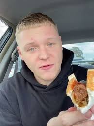 American reacts to Bunnings sausage sizzle