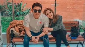 Sule tanggapi foto nangis nathalie holscher, rio reifan menyesal ditangkap narkoba. Persembahan Spesial Dari Ifan Seventeen Yang Membuat Sang Istri Menangis Haru News Entertainment Fimela Com