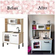 ikea duktig keukentje opgepimpt paar planken spuiten met spuit bussen van de action en je hebt een heel ander keukentje in je woonka keukentje ikea woonkamer