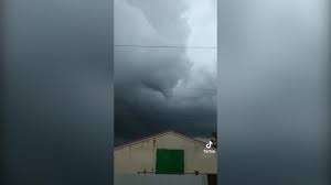 Mnoho ľudí tiež utrpelo zranenia. Os 57hzzlq Zxm