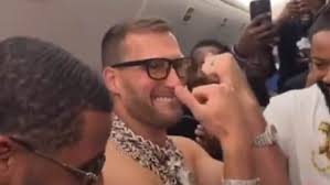 Vikings QB Cousins dances shirtless after sixth straight win