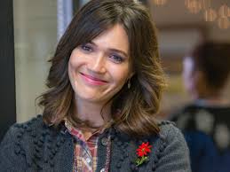 Mandy moore long wavy hairstyle: Mandy Moore S Bangs Almost Threw Off Filming For This Is Us Glamour