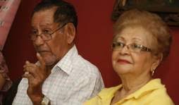 Hacía mis guantes para jugar béisbol”