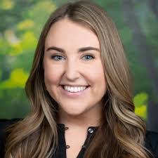 Elizabeth Wurm's Instagram, Twitter & Facebook