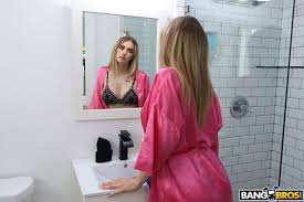 Galería de fotos porno 🌶️ Step Mommy Takes Hot Shower - PornHat