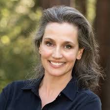 Amanda Kendall's Instagram, Twitter & Facebook