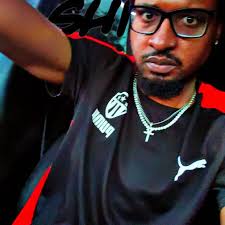 Shedeur Sanders has gone viral for working at a local KFC drive-thru this  offseason... #NFL #ShedeurSanders #Browns