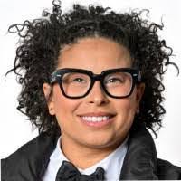 Kelly Dismuke's Instagram, Twitter & Facebook