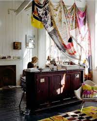 窓のそばにつけておきたい カーテン は どうせなら空間のインテリアになるようなデザインが望ましい そして手作りなら 個性豊かで自分の部屋にふさわしい作品が作れる 手作りカーテン インテリア 模様替え