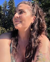 Rachael Simmons's Instagram, Twitter & Facebook