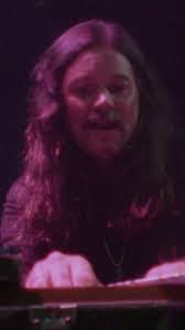 Lesa Hughes's Instagram, Twitter & Facebook