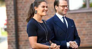 Kronprinsessan började första klass 21 augusti 1984 i smedslättsskolan i bromma med ulla britta wahlberg som lärare.9 sedan gick hon mellanstadiet i ålstensskolan, också den i bromma. 8 Sidor Victoria Ar Frisk Igen