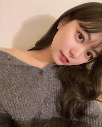 🩶🩶🩶. . 最近の目標は、、 早寝早起きと街で目が合ったら微笑む事を心がけてます。（海外の方のいいところ真似してく☻） .  みんな笑うこと忘れてない？？？. . . . あ、髪染めたあああ✌️