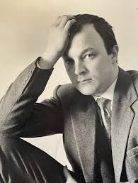 adrianflowersarchive.com