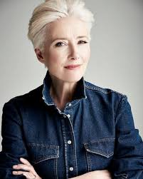 Emma Thompson The Uk S Newest Dame On Balancing Work And Home Life Emma Thompson Short Hair Styles Short Grey Hair