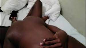 Femme noire se fait baiser chez son homme par son amant - XVIDEOS.COM